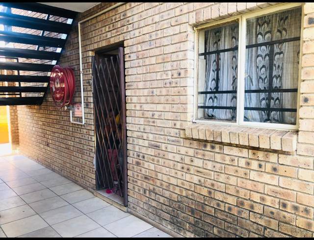 2 BEDROOM APARTMENT FOR SALE IN RUSTENBURG CENTRAL